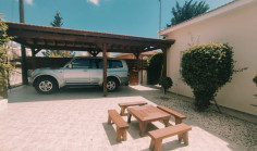 Spacious 3 bedroom furnished villa with swimming pool to rent in Peyia