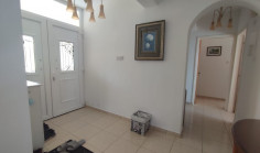 Spacious 3 bedroom furnished villa with swimming pool to rent in Peyia