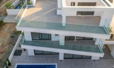 4 bedroom furnished villa with swimming pool to rent in Livadia