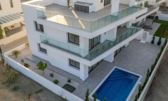 4 bedroom furnished villa with swimming pool to rent in Livadia