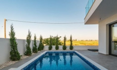 4 bedroom furnished villa with swimming pool to rent in Livadia