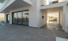 4 bedroom furnished villa with swimming pool to rent in Livadia