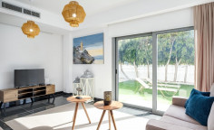 Luxury 3 bedroom furnished house with swimming pool to rent in Perivolia