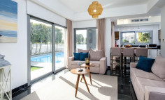 Luxury 3 bedroom furnished house with swimming pool to rent in Perivolia