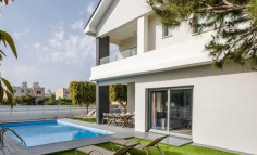 Luxury 3 bedroom furnished house with swimming pool to rent in Perivolia