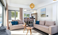 Luxury 3 bedroom furnished house with swimming pool to rent in Perivolia
