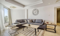 Spacious 2 bedroom furnished apartment with swimming pool to rent in Germasogeia
