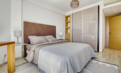Spacious 2 bedroom furnished apartment with swimming pool to rent in Germasogeia