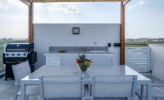 Large 4 bedroom furnished house with swimming pool to rent in Livadia
