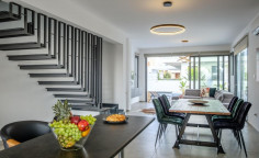 Large 4 bedroom furnished house with swimming pool to rent in Livadia