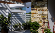 Large 4 bedroom furnished house with swimming pool to rent in Livadia
