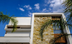 Large 4 bedroom furnished house with swimming pool to rent in Livadia