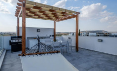 Lovely 4 bedroom furnished house with swimming pool to rent in Livadia