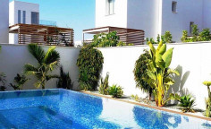 3 bedroom maisonette with swimming pool for sale in Kato Paphos