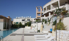 3 bedroom furnished apartment with swimming pool for sale in Kato Paphos