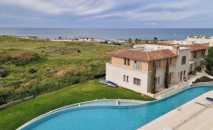 3 bedroom furnished apartment with swimming pool for sale in Kato Paphos