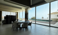 Luxury 6 bedroom house with swimming pool for sale in Green Area