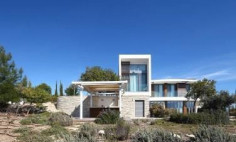 4 bedroom house with swimming pool to rent in Tsada