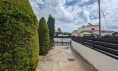 Lovely 3 house with swimming pool for sale in Peyia