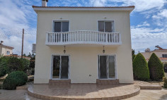 Lovely 3 house with swimming pool for sale in Peyia