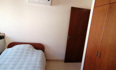 Four bedroom linked detached house at Aradippou residential area, with title deeds 