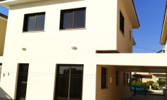 Four bedroom linked detached house at Aradippou residential area, with title deeds 