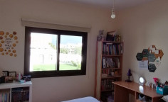 Four bedroom linked detached house at Aradippou residential area, with title deeds 