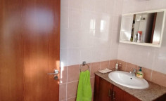 Four bedroom linked detached house at Aradippou residential area, with title deeds 
