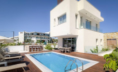 Large 4 bedrooms house with swimming pool for sale in Ayia Napa