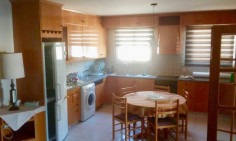 Spacious 3 bedroom furnished apartment to rent in Lykabittos