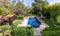 Large 3 bedroom house with swimming pool for sale in Souni-Zanakia