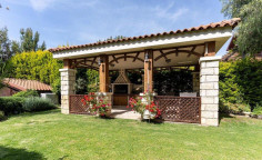 Large 3 bedroom house with swimming pool for sale in Souni-Zanakia