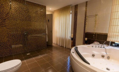 Large 3 bedroom house with swimming pool for sale in Souni-Zanakia