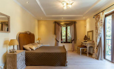 Large 3 bedroom house with swimming pool for sale in Souni-Zanakia
