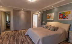 Large 3 bedroom house with swimming pool for sale in Souni-Zanakia