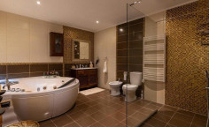 Large 3 bedroom house with swimming pool for sale in Souni-Zanakia