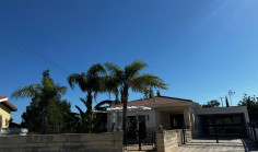 Luxury 4 bedrooms house with swimming pool for sale in Moni