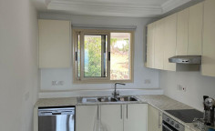 4 bedroom furnished house with swimming pool to rent in Peyia