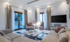 6 bedroom villa with swimming pool to rent in Mouttagiaka