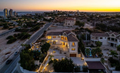 6 bedroom villa with swimming pool to rent in Mouttagiaka