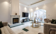 6 bedroom villa with swimming pool to rent in Mouttagiaka