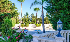 6 bedroom villa with swimming pool to rent in Mouttagiaka