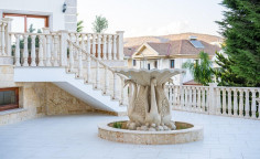 6 bedroom villa with swimming pool to rent in Mouttagiaka
