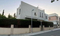 4 bedroom furnished house with swimming pool for sale in Amathus area