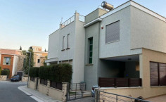 4 bedroom furnished house with swimming pool for sale in Amathus area