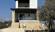 3 bedroom house with swimming pool to rent in Pissouri