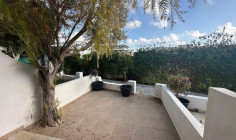 Large 2 bedroom furnished maisonette with swimming pool for sale in Tombs of the Kings
