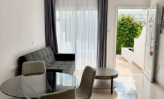 Luxury 2 bedroom furnished maisonette with swimming pool for sale in Tombs of the Kings