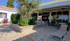 4 bedroom furnished bungalow with swimming pool to rent in Timi