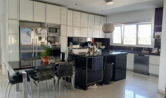 4 bedroom furnished bungalow with swimming pool to rent in Timi